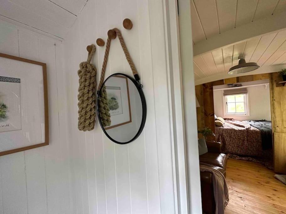 Cornwall Woodland Shepherd'S Hut Deirdres Hut Бодмин Екстериор снимка