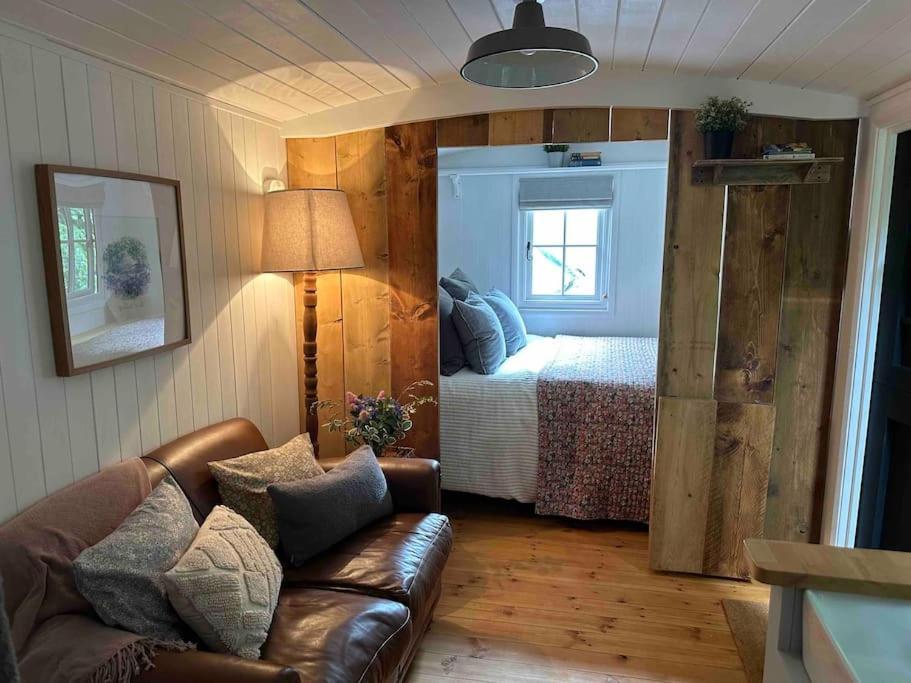 Cornwall Woodland Shepherd'S Hut Deirdres Hut Бодмин Екстериор снимка