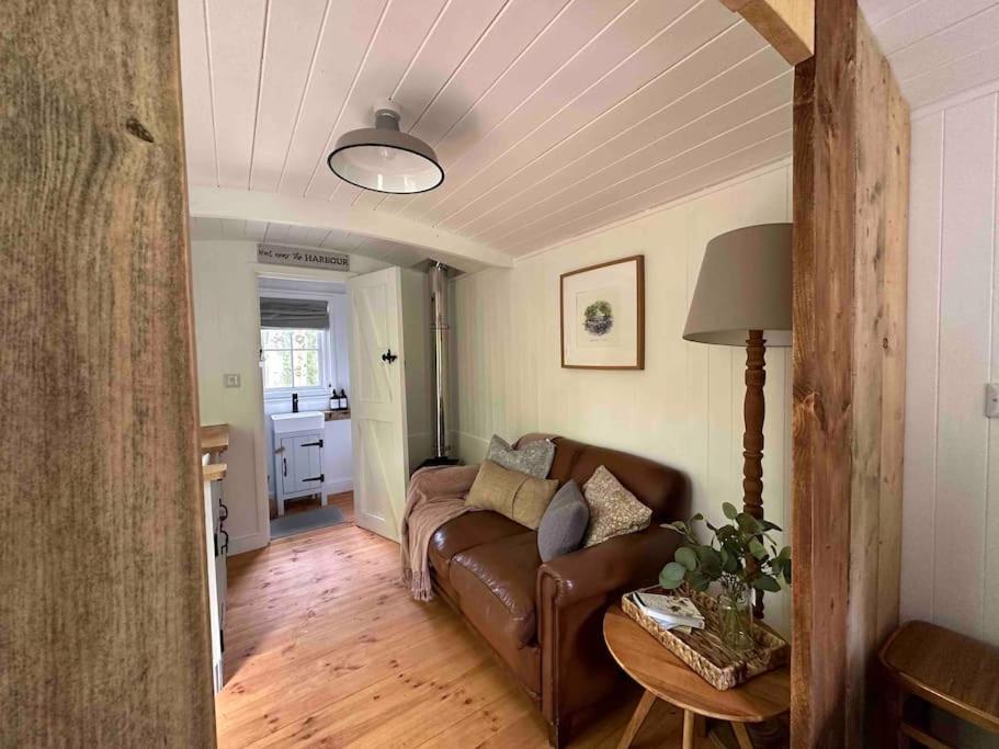 Cornwall Woodland Shepherd'S Hut Deirdres Hut Бодмин Екстериор снимка